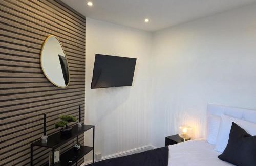 Anfield House | 18 Anfield 5 min walk Sleeps 7 4BR 5Bed 3Bathrms