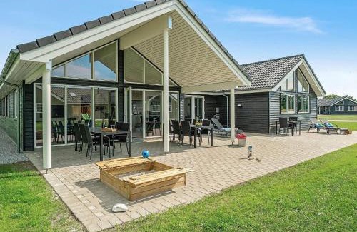 Grenaa House | 18 person holiday home in Grenaa