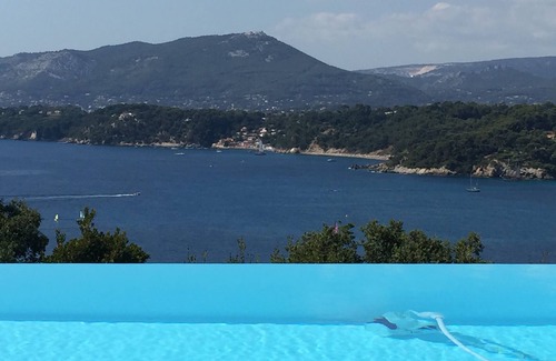 Le Pradet Apartment | 180 degree views over the Bay of Toulon. Apartment in a stylish villa.