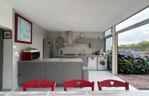 Trevou-Treguignec House | 180 m beach "Baie de trestel", House "Le Macareux"