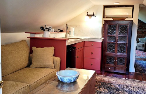 Charlottesville Cottage | 1802 cottage once part of Monticello and owned by Thomas Jefferson