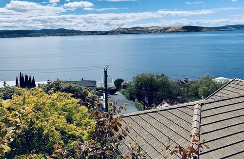 Sandy Bay House | 180° Aurora Seafront Horizon