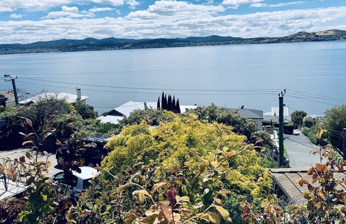 Sandy Bay House | 180° Aurora Seafront Horizon