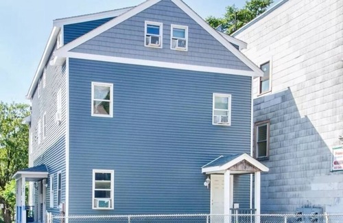 Hyde Square Apartment | 182 Heath st