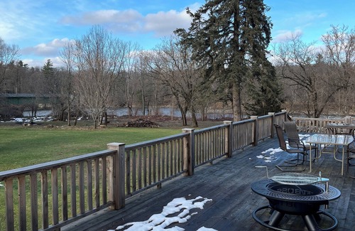 Felts Mills House | 1827 Waterfront Mansion, Hot Tub, Fireplace, Huge Deck-River Overlook, fast WiFi