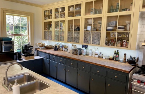 Middlefield House | 1840's Whaling Captain's Farm Estate, 6-10 guests