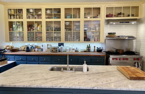 Middlefield House | 1840's Whaling Captain's Farm Estate, 6-10 guests
