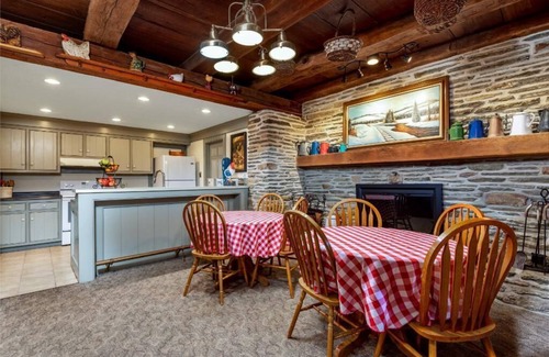 Etters Bed & Breakfast | 1850s Restored Barn near Hershey, Harrisburg, Lancaster, Gettysburg, and Skiing