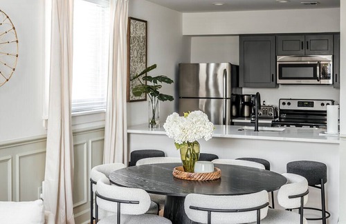 Downtown Charleston Apartment | 1874 Suite at 360 King