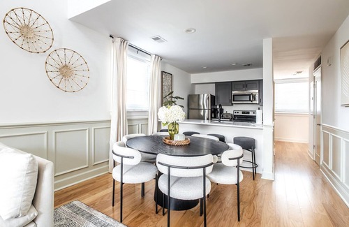 Downtown Charleston Apartment | 1874 Suite at 360 King