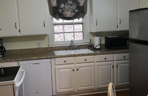 Anniston House | 1882 Cottage-charming! LOCATION! Pets w/fee. Long term rates,re Springwood Inn.