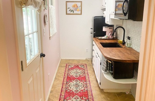 Eureka Springs Historic District Cottage | 1890's Cozy casita in the heart of downtown Eureka Springs