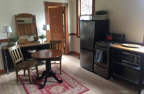 Kerns Apartment | 1898UrbanVictorian Parlor Apt.near Convention Ctr.