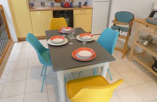 Laure-Minervois Apartment | 18kms from Carcassonne, gîte in the heart of the Minervois. Mansion