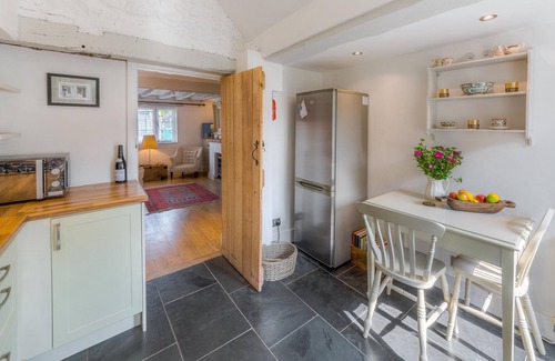 Arundel House | 18th century flint cottage in Arundel