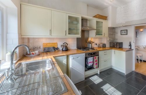 Arundel House | 18th century flint cottage in Arundel