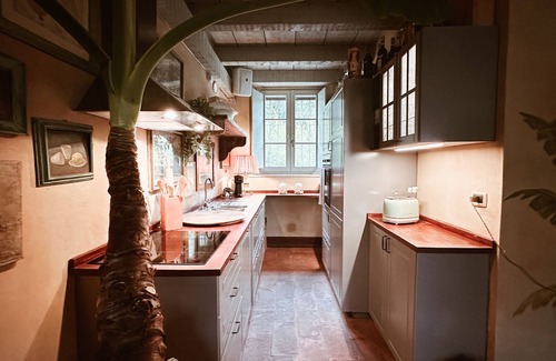 Lorenteggio Apartment | 18th century residence with garden and sauna, close to the Navigli District