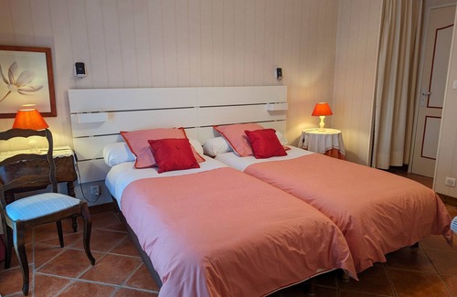 Tavers Bed & Breakfast | 18th-century restored rooms with WiFi in the heart of Loire Castles