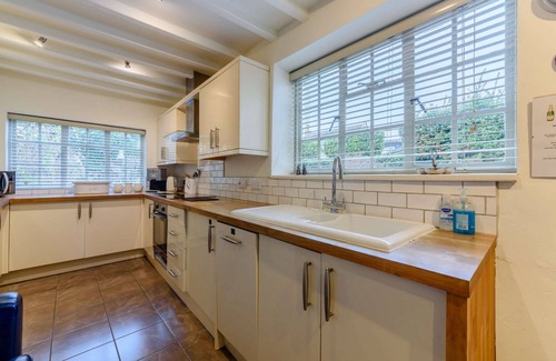 Broadway Cottage | 18th century thatched Cotswold holiday cottage in Broadway - Orchard Cottage, Broadway