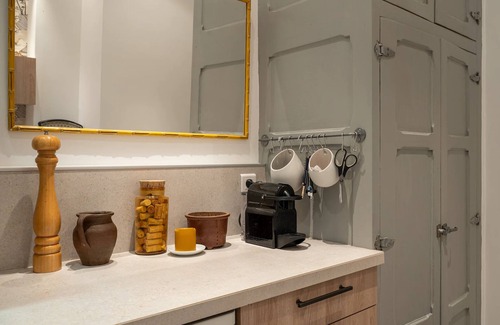Quartier des Grandes-Carrieres Apartment | 1900 charming apartment for 2
