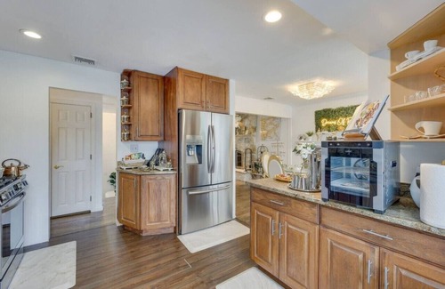 Lake Grove House | 191) Perfect for larger groups!