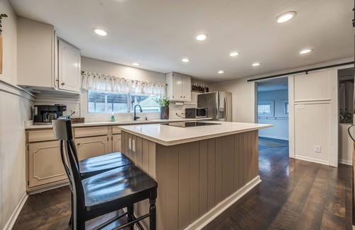 Smithville House | 1914 Farmhouse 2-bedroom with WiFi, AC on 20 wooded acres in serene Smithville