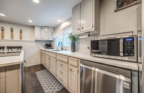 Smithville House | 1914 Farmhouse 2-bedroom with WiFi, AC on 20 wooded acres in serene Smithville