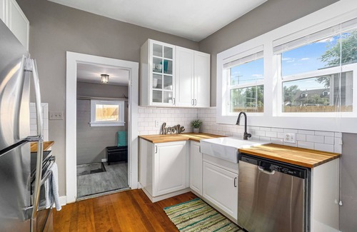 Castle Rock House | 1920's Historic House Short Walk to Downtown