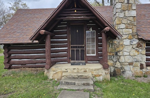 Markleysburg Cabin | 1930s and 40s cabins located in the heart of the Laural highlands. Cabin 4