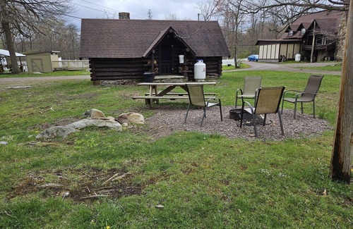 Markleysburg Cabin | 1930s and 40s cabins located in the heart of the Laural highlands. Cabin 4