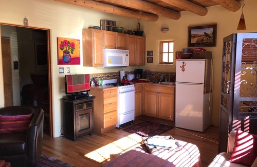 South Capitol House | 1930’s CASITA - in the SWEET HEART of Santa Fe! (South Capital)