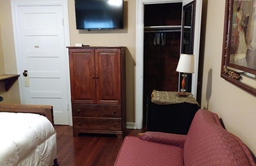 Monte Vista House | 1930s Rear Unit, 3 miles to DT, Walk 2 Trinity U, Private Entrance