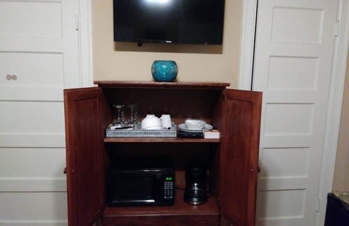 Monte Vista House | 1930s Rear Unit, 3 miles to DT, Walk 2 Trinity U, Private Entrance