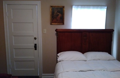 Monte Vista House | 1930s Rear Unit, 3 miles to DT, Walk 2 Trinity U, Private Entrance