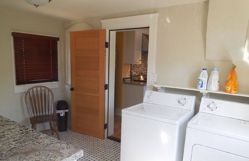 Lynwood Place House | 1931 Historic, Restored Convenient for Major Sports Events Downtown Phx Bungalow