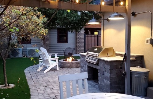 Lynwood Place House | 1931 Historic, Restored Convenient for Major Sports Events Downtown Phx Bungalow