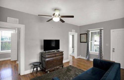 Gainesville House | 1940 cottage seen on FYI, 2bd 2ba