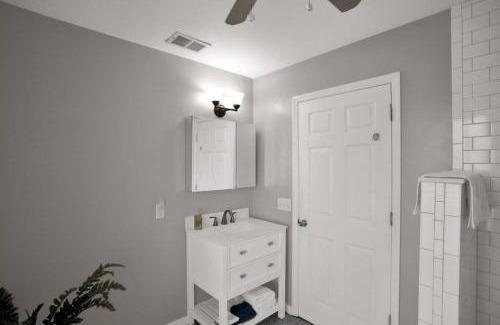 Gainesville House | 1940 cottage seen on FYI, 2bd 2ba