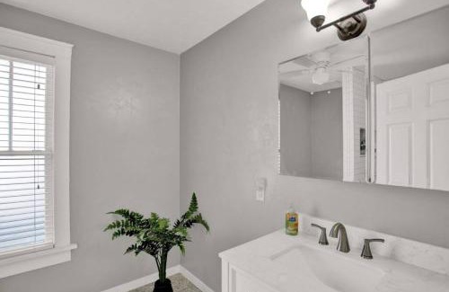 Gainesville House | 1940 cottage seen on FYI, 2bd 2ba