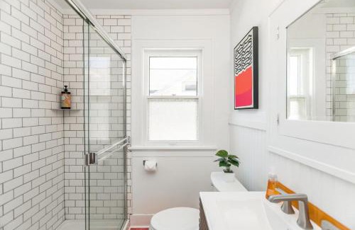 Cedar Rapids House | 1960s Gem-Close to Downtown And In a Quiet Area