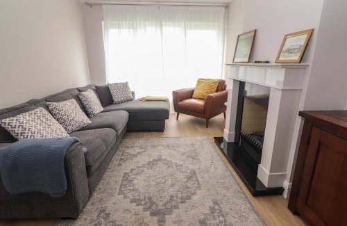 Fenit House | 19A Lighthouse Village