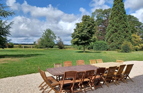 Le Mesnil-Saint-Denis House | 19th c. Manor in the Chevreuse Valley, 30km from Paris