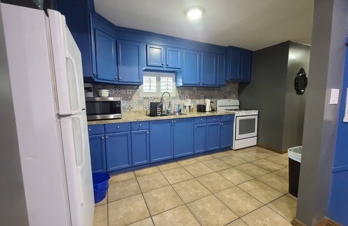 Lawndale House | 1A. Redondo Beach, LAX Free WiFi Private & Laundry