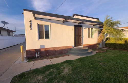 Lawndale House | 1A. Redondo Beach, LAX Free WiFi Private & Laundry