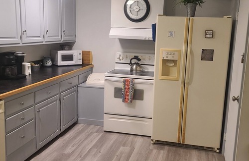 Bristol Apartment | 1B/1B Apt. on Hobby Farm 🐔 🐐 in Bristol. 5 minutes from Newfound Lake