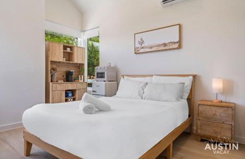 MLK Apartment | 1BA East ATX StudioTX w Kitchenette Deck near UT and Lady Bird by Austin Vacay