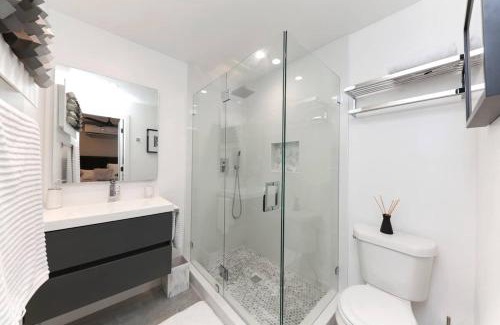 West Palm Beach Apartment | 1BD 1BA-Black&White ArtBNB Cottage-Antique Row WPB