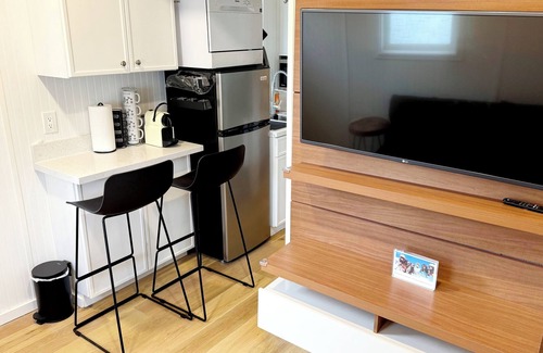 Woodland Hills House | 1BD/1BA w/In-Unit Laundry – Steps from Kaiser