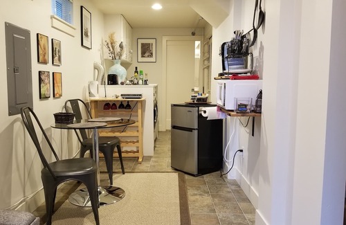 East Queen Anne House | 1Bd/1Bth w/kitchenette, 1 mile to Space Needle, 75 walk score, free parking