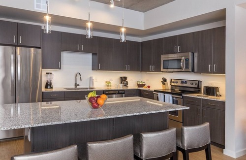 West End Resort | 1BD/Austin - Rooftop Pool & Firepit, BBQ!